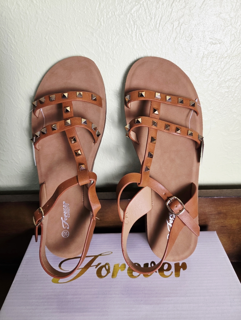 Forever 21 Tan Rebound-Gold Stud T-Strap Sandals, Size 10, NIB - Picture 2 of 6
